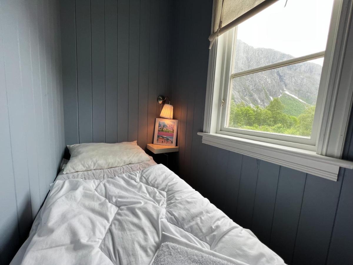 Trollveggen Stasjon Hotel Andalsnes Exterior photo
